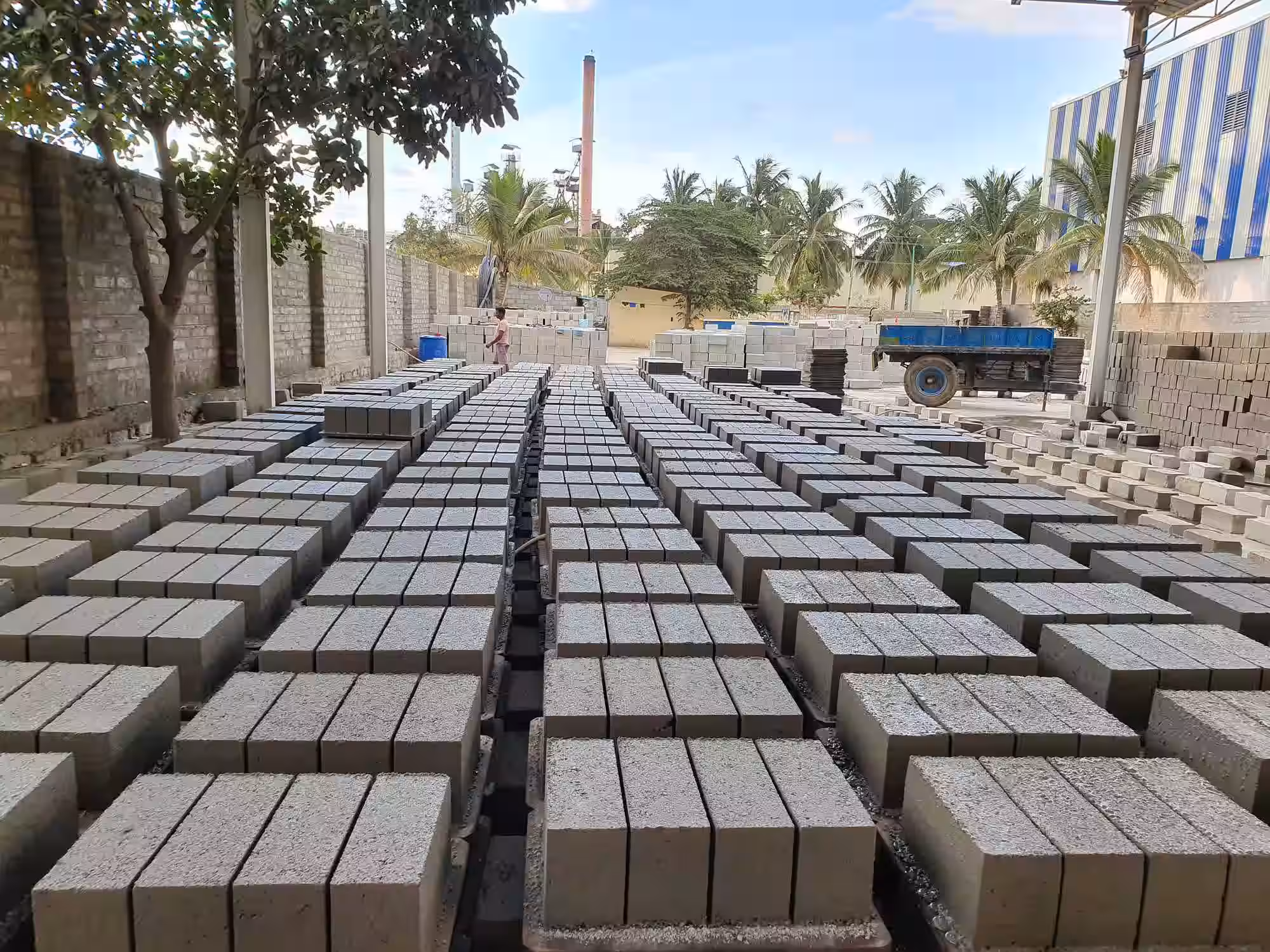 التجارة في مواد البناء